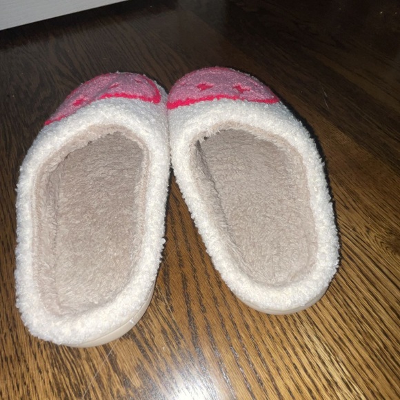 Smiley face Slippers - Picture 2 of 4